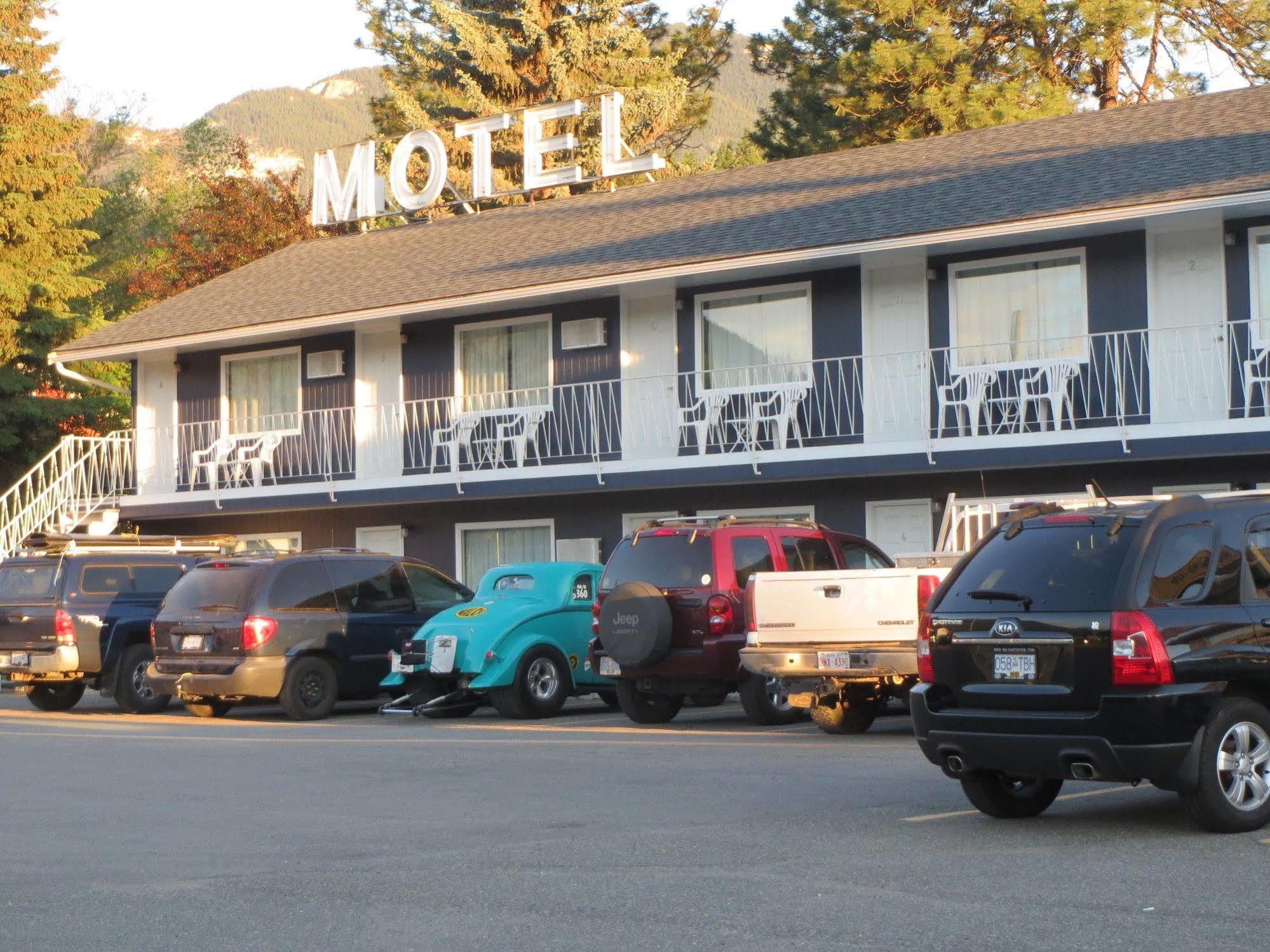 Round-Up Motel Clinton Exterior photo