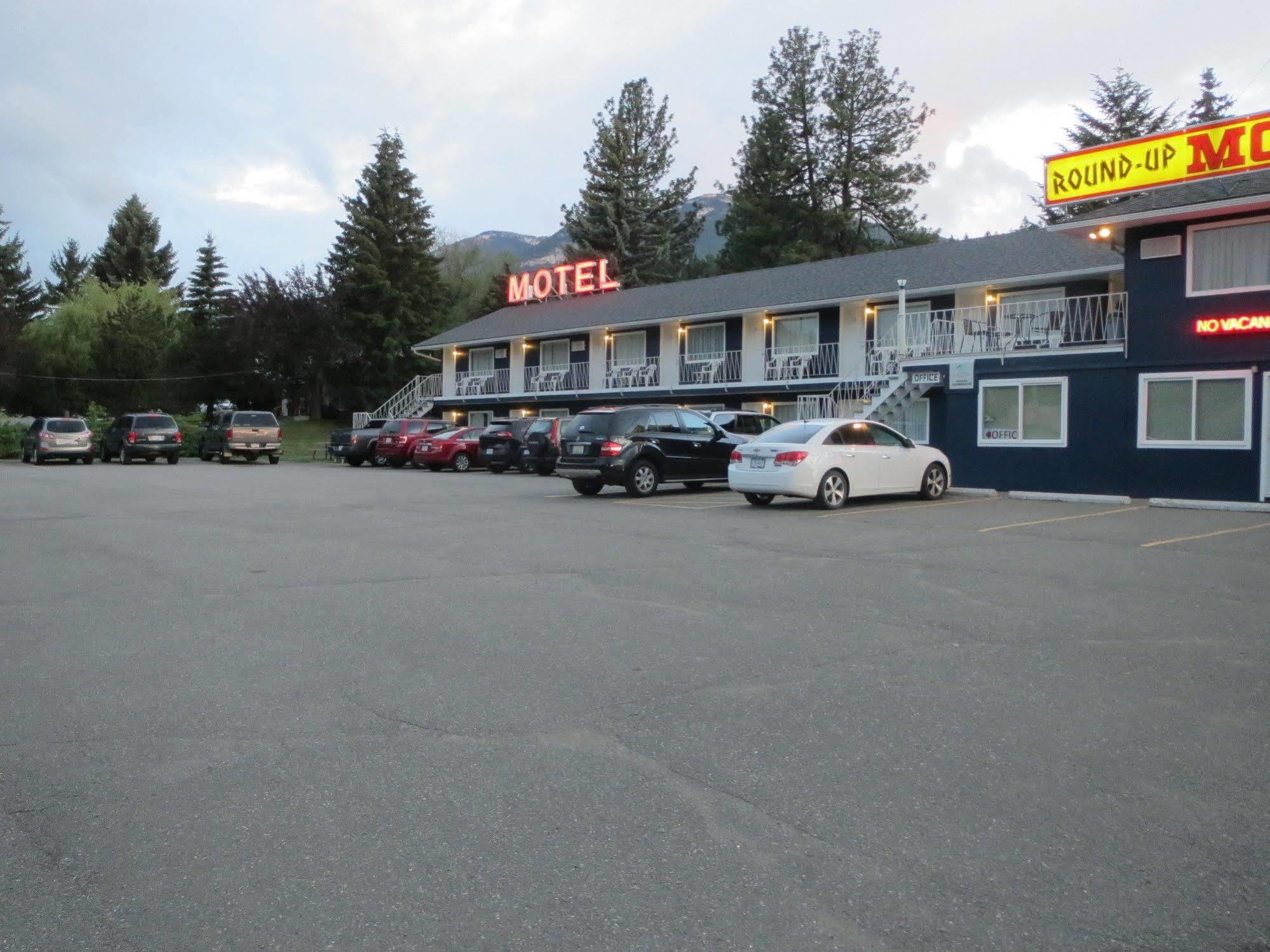 Round-Up Motel Clinton Exterior photo